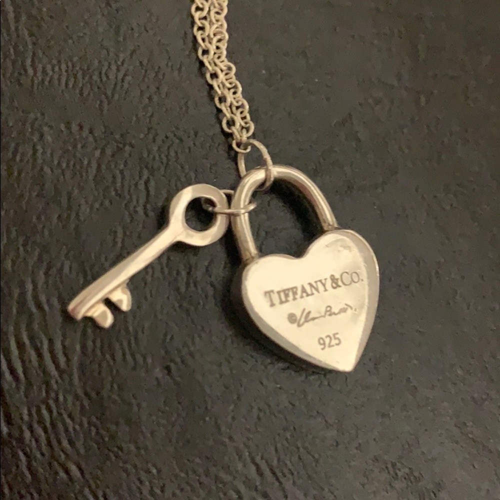 Tiffany Elsa Peretti heart lock and key necklace